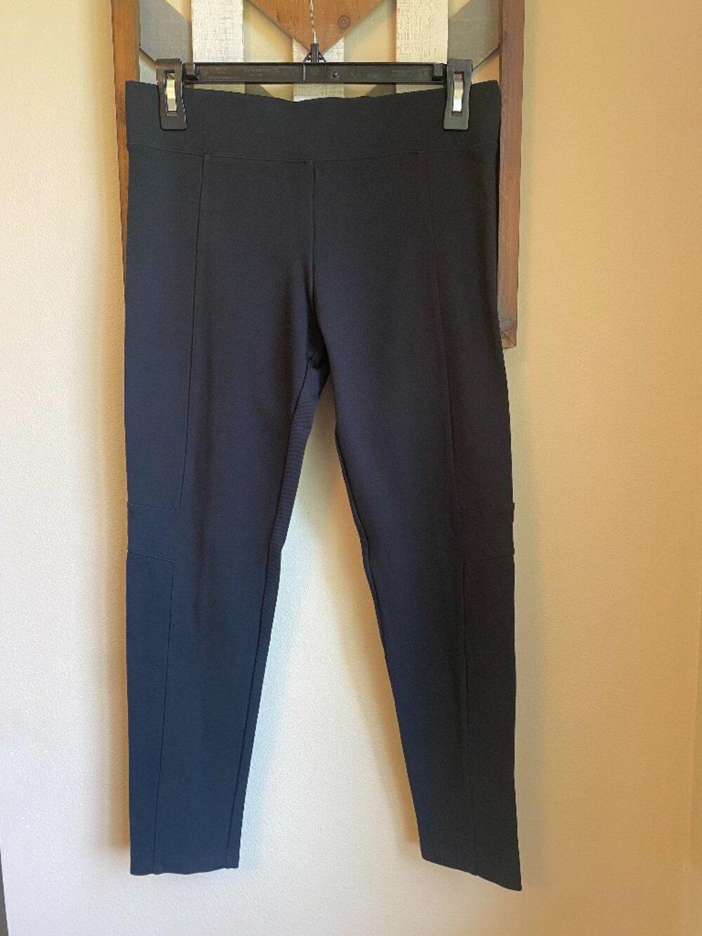 EUC Yummie M Midrise Black Utility Riding Leggings Seaming Panels Ankle Crop